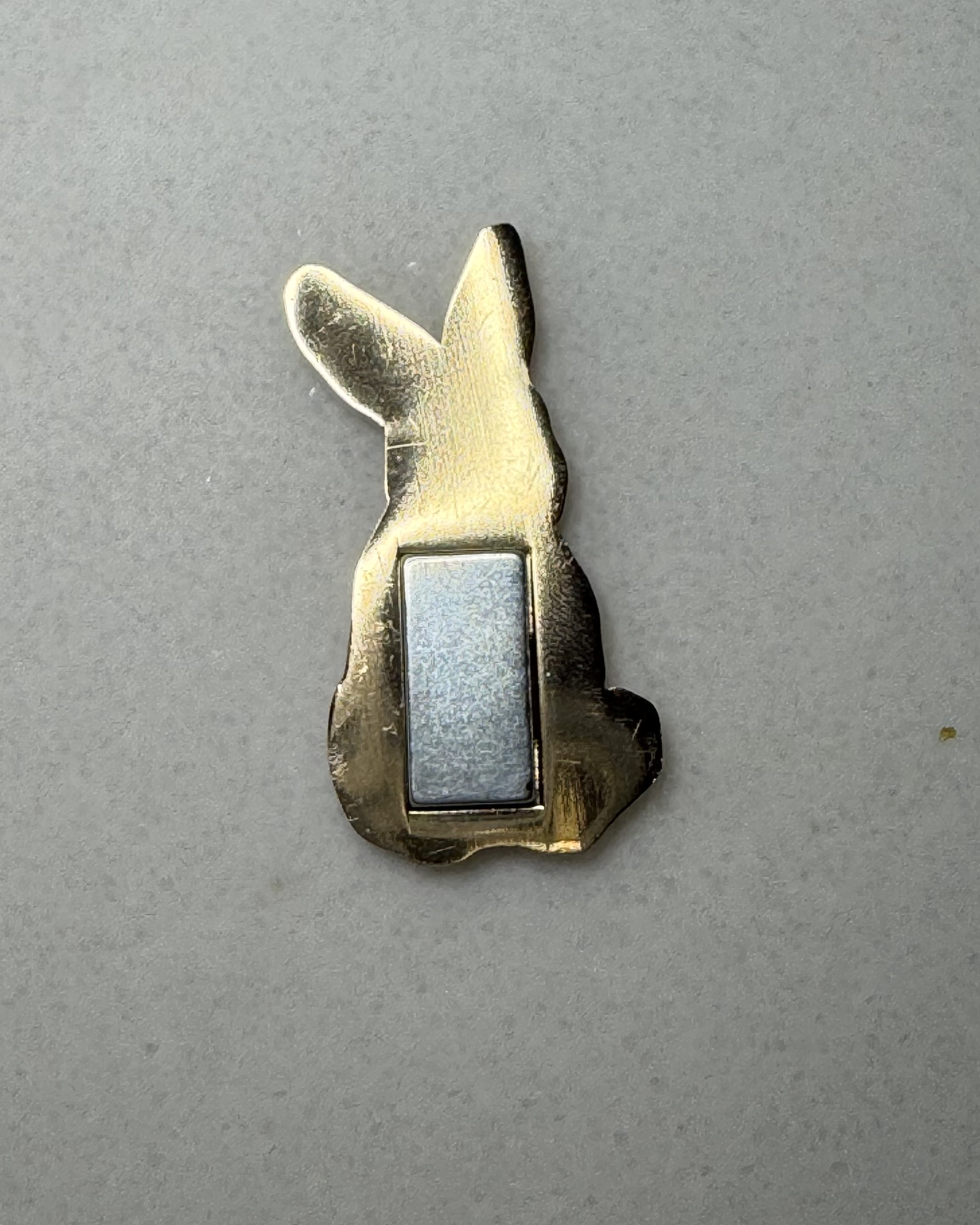 Smooth polished backing · Recessed magnet · Premium construction